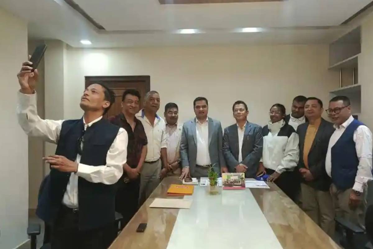 नेपाल परिवार नियोजन संघको टोली स्वास्थ्य मन्त्री पौडेलसँग भेटघाट
